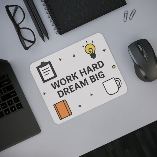 Mouse pad FocusFuel Office Edition pe birou, design minimalist cu mesaj WORK HARD DREAM BIG
