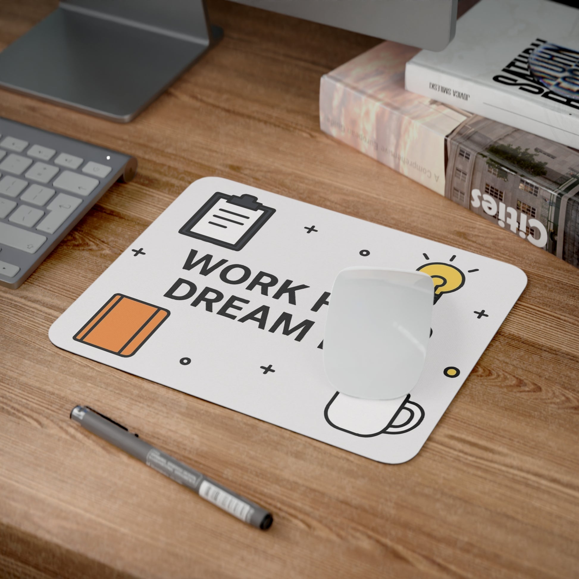 Mouse pad FocusFuel Office Edition pe birou, alt unghi, design minimalist cu mesaj WORK HARD DREAM BIG