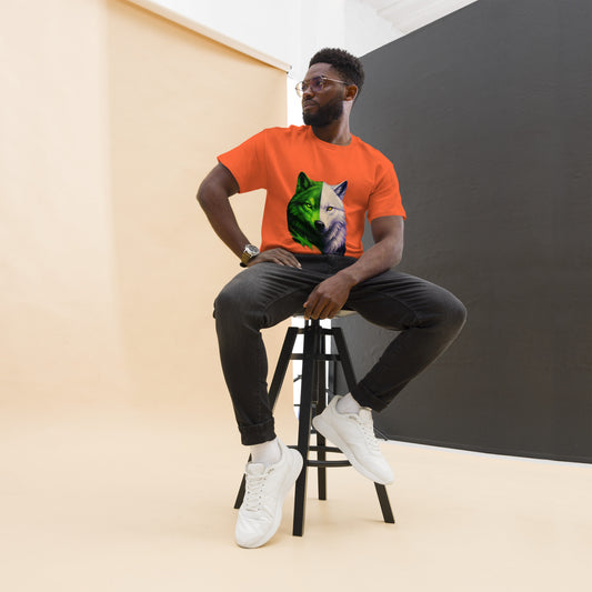 Tricou clasic unisex portocaliu din bumbac 100% cu design lup hibrid, purtat de model