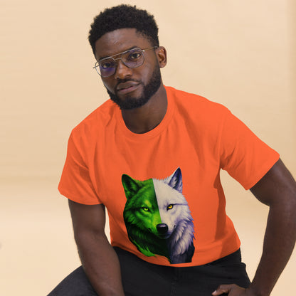Tricou clasic unisex portocaliu cu lup hibrid, vedere frontală pe model