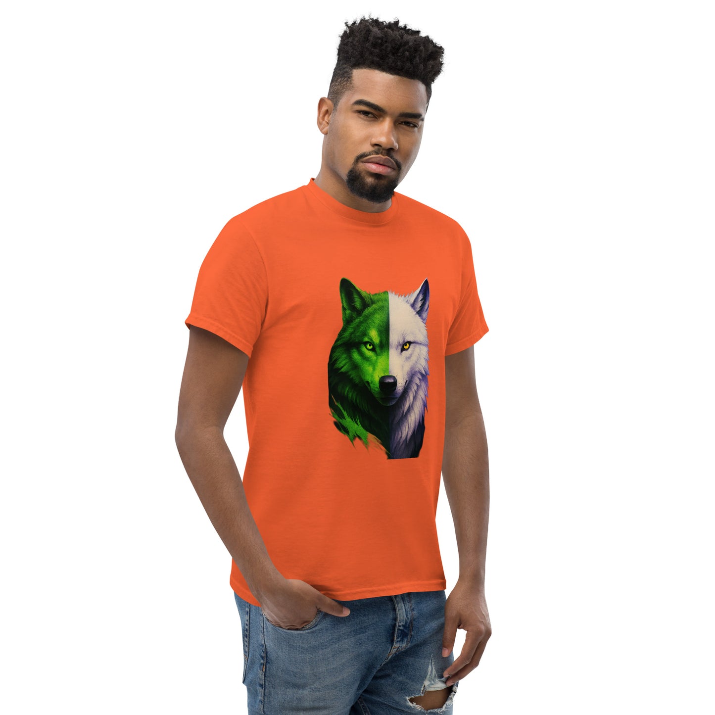 Tricou clasic unisex portocaliu cu lup hibrid, vedere spate pe model