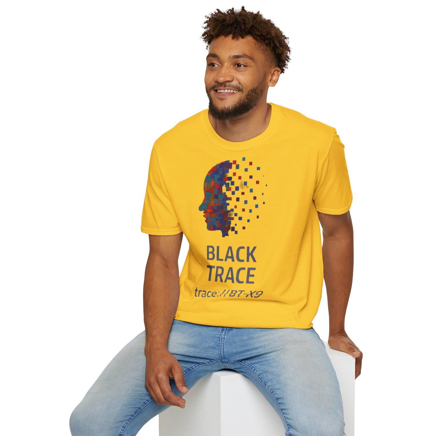 Model purtând tricou unisex galben daisy cu design față digitală scattered